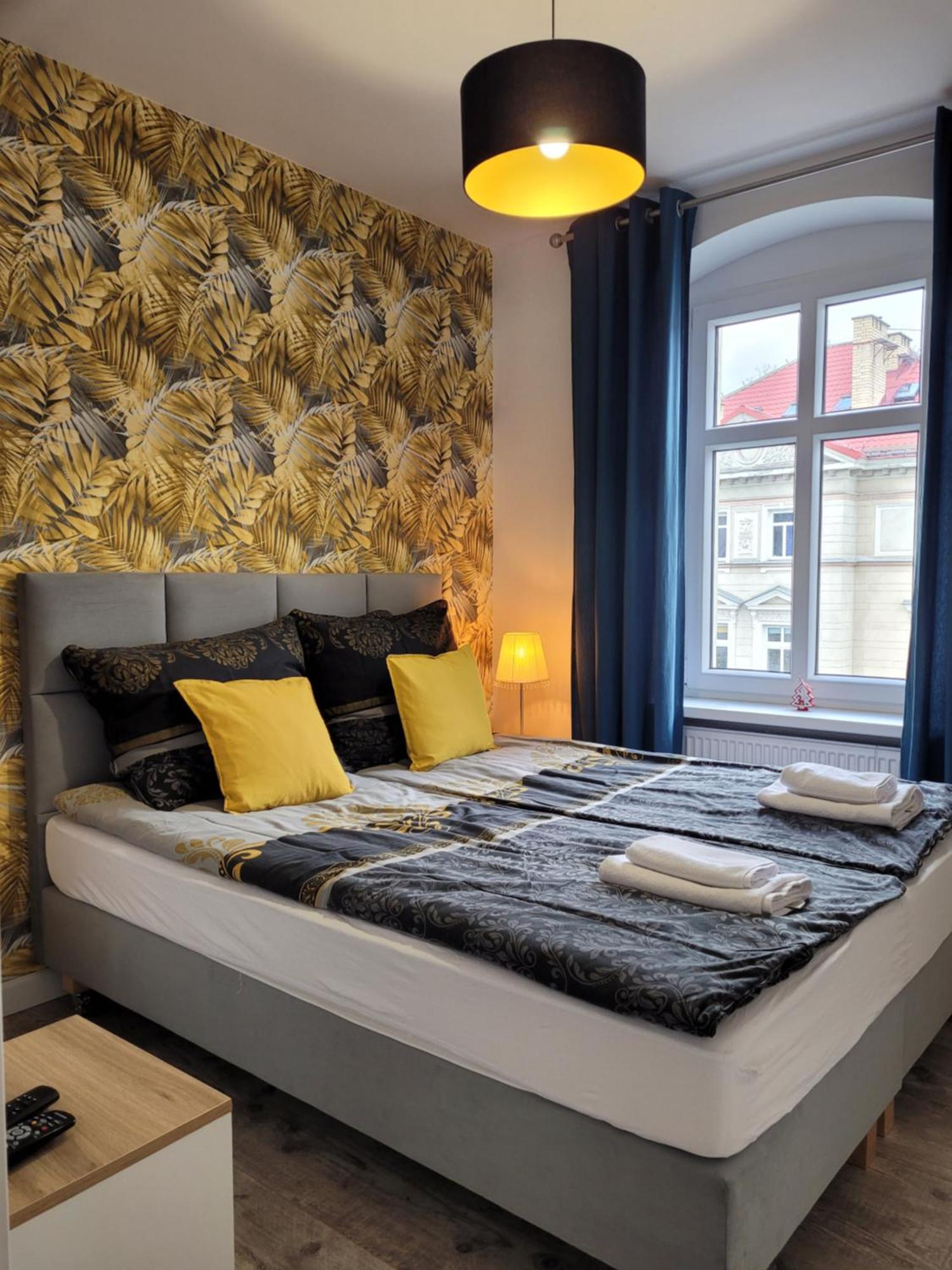 Apartament Przy Placu Piastowskim 옐레니아구라 외부 사진